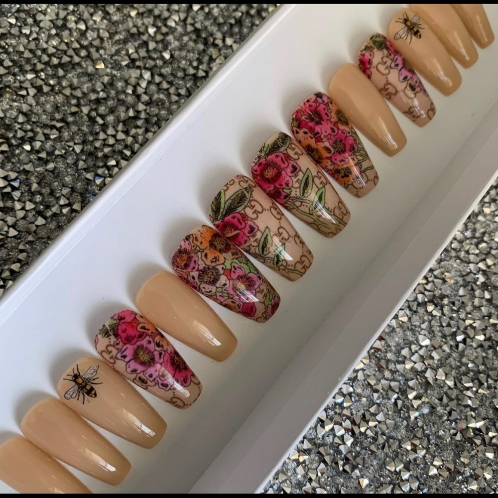 Press on nails size:S/M